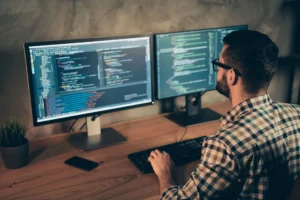 Développement web : 5 métiers les mieux payés et qui recrutent en 2025